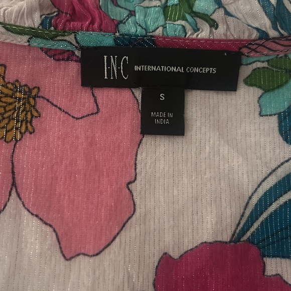 Flowered top - Picture 3 of 4